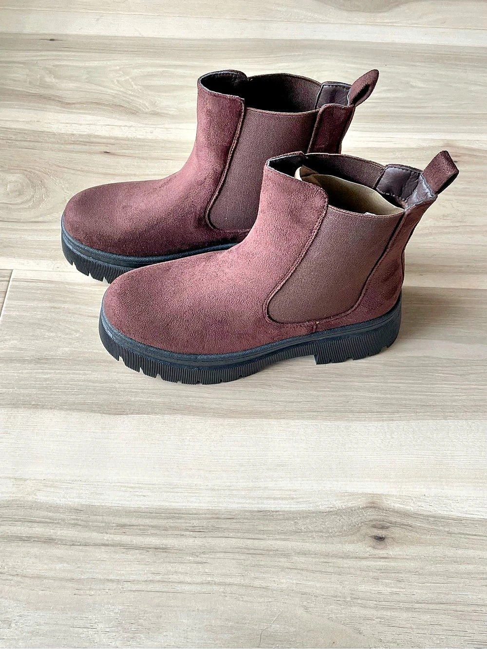 Wild Diva Women's Brown Ankle Boots. Brand New, Size 8.5